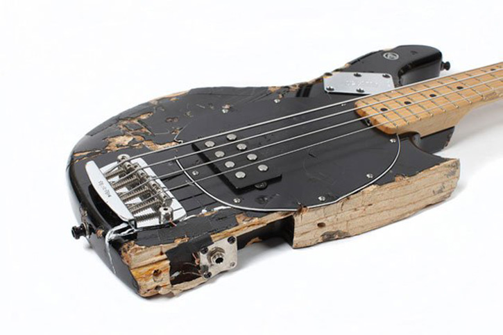 Image of a piece of garbage, ruined, mess of a bass
